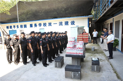 寒冬送暖意，關懷潤人心——學校領導走訪慰問假期運行單位